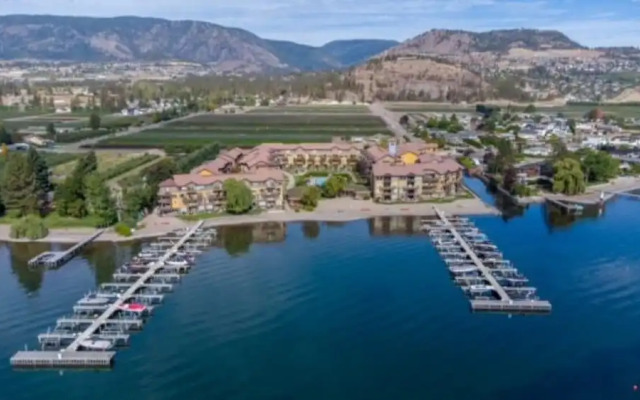 Beachfront Lakeview Condo at Barona
