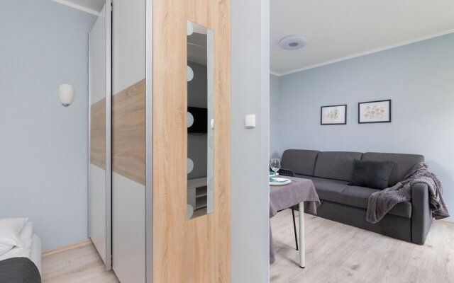 Dworska Apartment by Renters