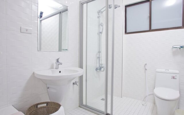 Just Enjoy Business Hotel