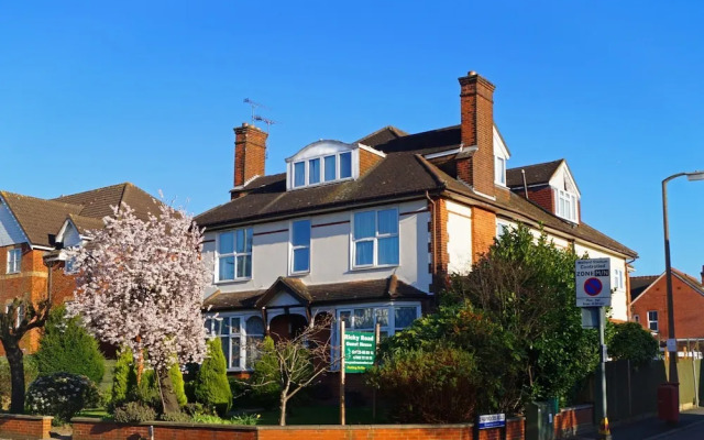 Ricky Road Guest House - Budget