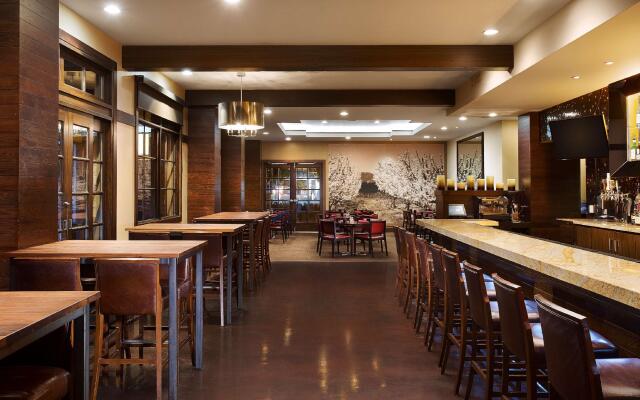 Juniper Hotel Cupertino, Curio Collection by Hilton