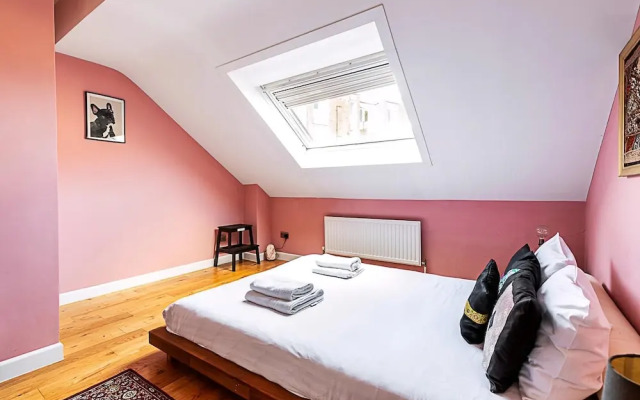 Stylish & Spacious 3-bed Home in Vibrant Bow