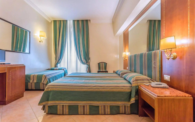 Raeli Hotel Lux