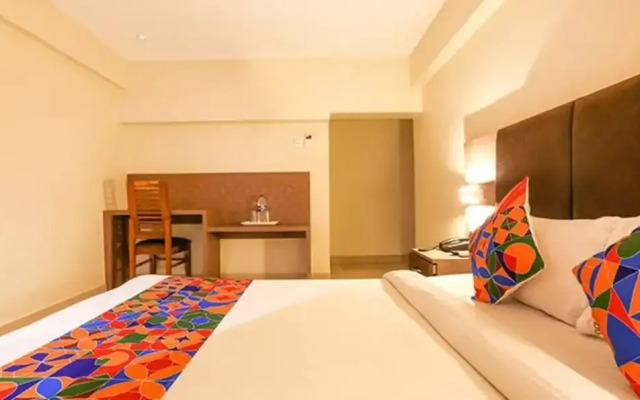 Fabhotel West Inn