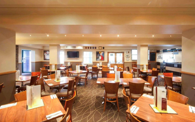 Mercure Canberra