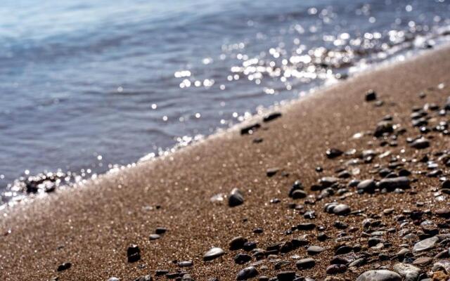 Meltemi Beach House - a seaside Luxury maisonnette