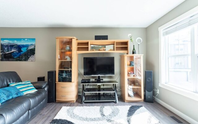 Upscale Townhome,banff,spruce Meadows ,pets