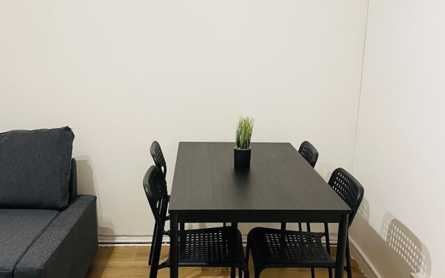 Walk to Lcy Airport/ Excel /dlr 1Br Flat