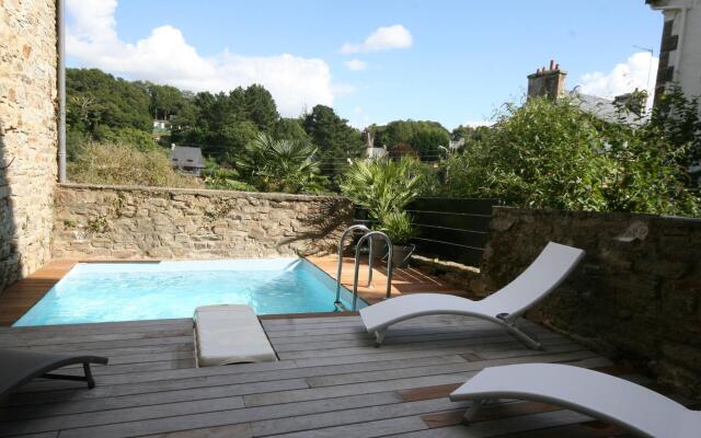 Luxurious Villa in Pont-Aven with Private Pool