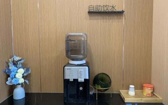 Lingehao Inn Hotel (Shangrao Yueliangwan Auto City)