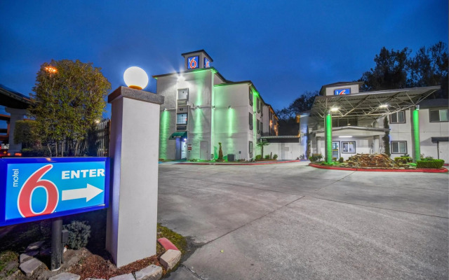 Motel 6 Humble, TX - Houston International Airport