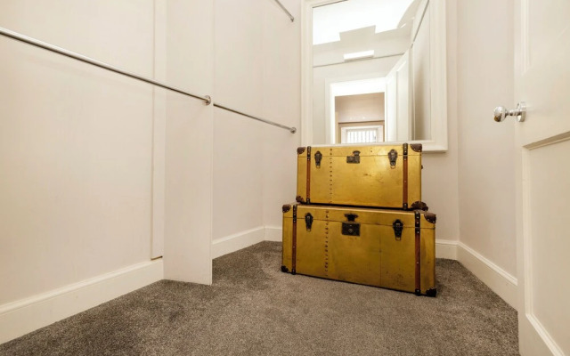 JOIVY Ultra Luxe 3BR home near Princes St