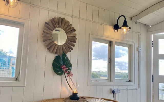 The Hide At Manton Bay Glamping Retreat