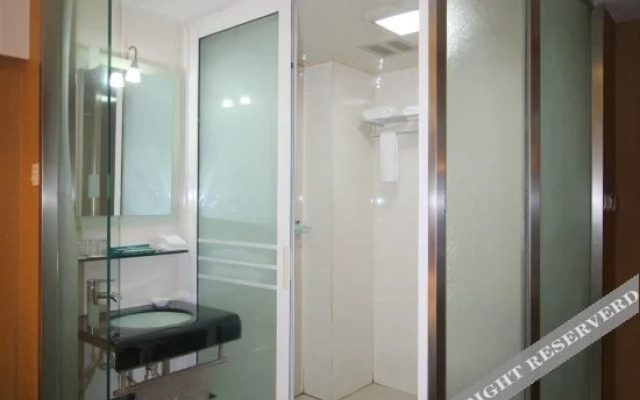 Yantai Qianwei Yongju Hotel