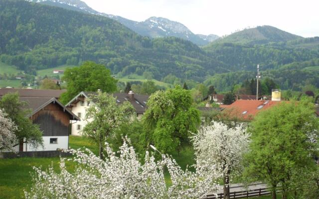3-Zi Atelierdachwohnung mit Bergblick Seenähe und 2 Loggia