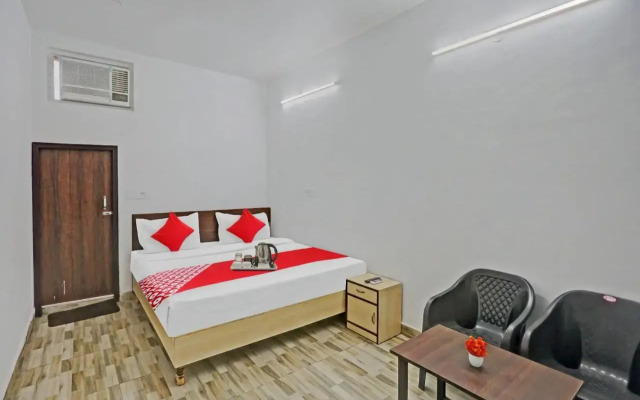 OYO Hotel Nirvan Near Jahangirpuri Metro Station