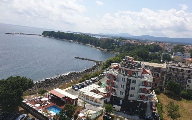 Family Hotel Sunday