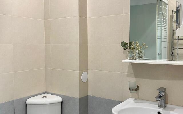 Alicekeys (Алискис) на улице Молодогвардейская 2/95