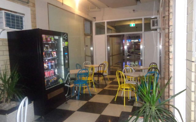 Adelaide Motel & Backpackers