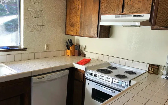 Mammoth Estates - 4 Seasons of Beauty w/ Amenities!