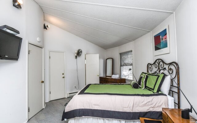 Retro Lake Landing 3 Bedroom House