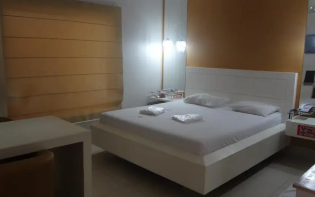 Motel Alibi (Adult Only)