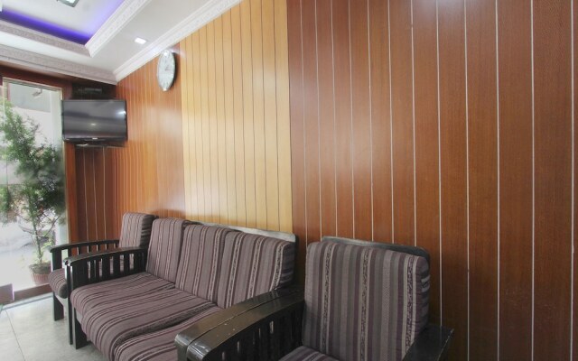 OYO 15926 New Golden Residency