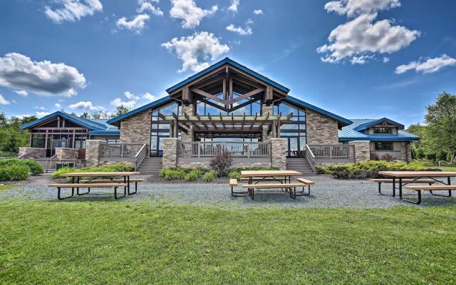 Arrowhead Lake Amenities: Quaint Home w/ Fireplace