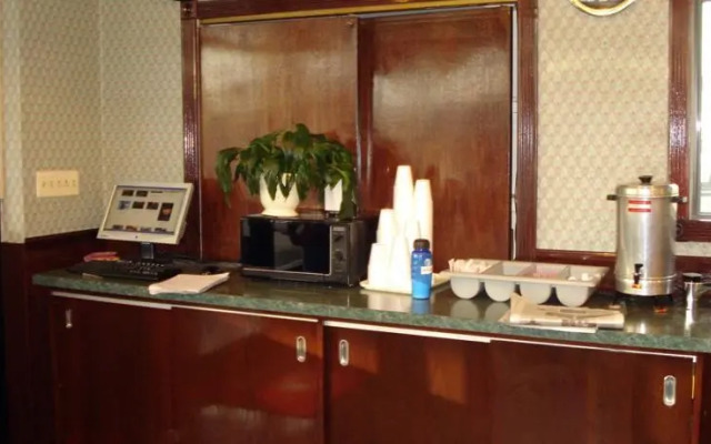 Days Inn Newark Liberty International Airport