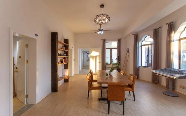 Artist and Old Villa 1927