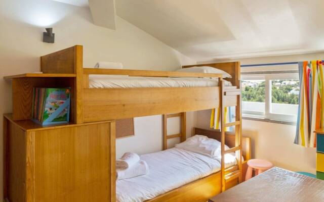 Lovely 2 Bedroom Duplex Apt w Terrace in Cascais