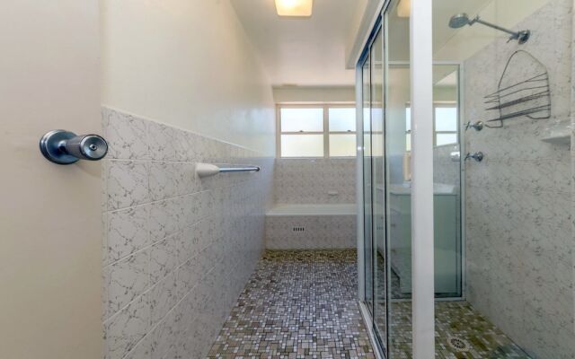 Apanie, 3/12 Kurrawa Close,