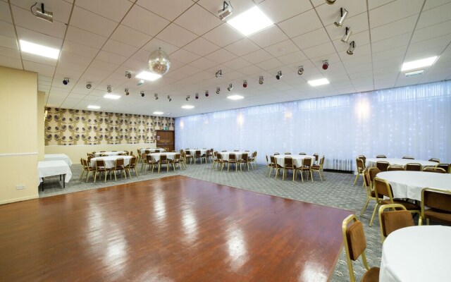 Oyo Douglas Hotel