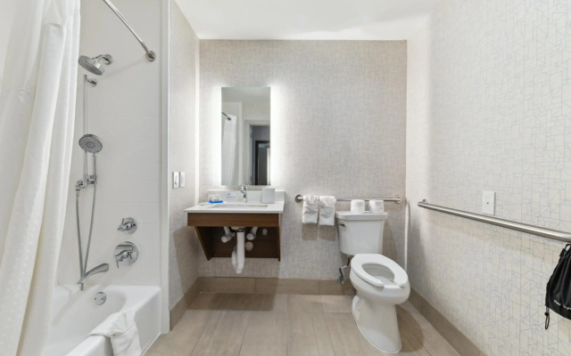 Holiday Inn Express & Suites Mountain View Silicon Valley by IHG