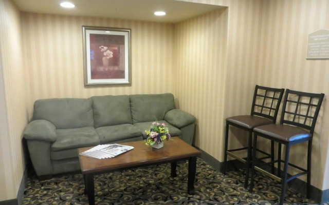 Cobblestone Inn & Suites - Brillion