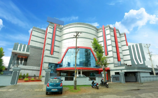 Capital O 14702 Kovilakam Residency