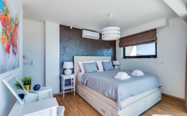 House Luxus Villa Arly