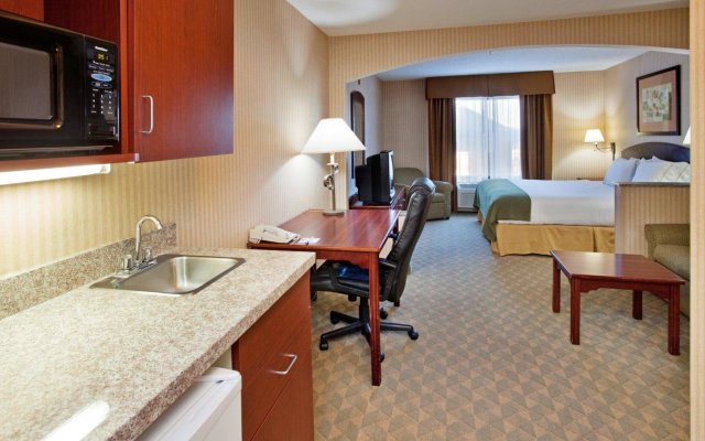 Holiday Inn Express Hotel & Suites LANSING-LEAVENWORTH