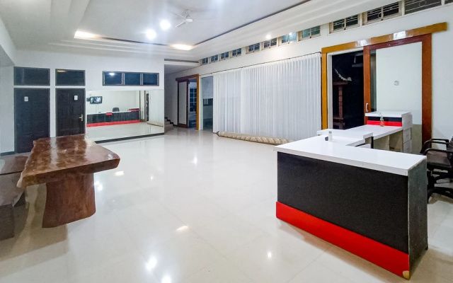 RedDoorz @ RRR Guesthouse Mataram – Guest Rooms – Mataram