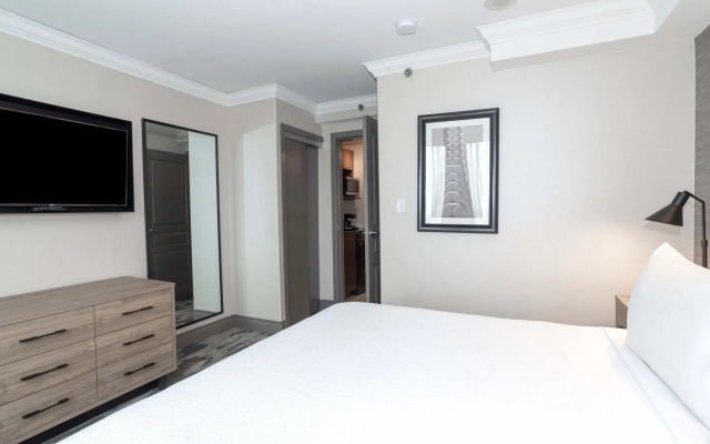 Sandman Signature Toronto Airport Hotel