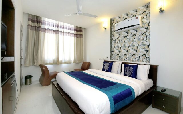 OYO 1496 Hotel Sky 5