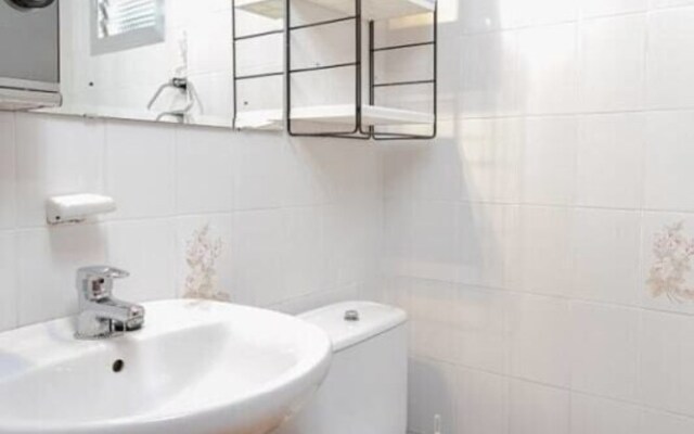 Cozy 2bed in Vibrant Barcelona - 5 min Walk From Tube