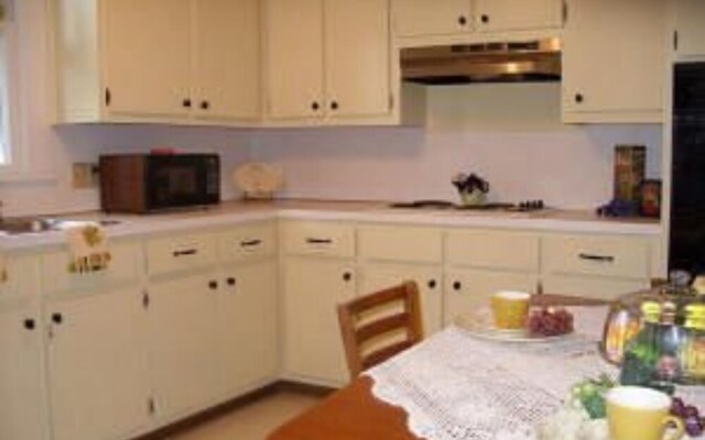 Four Winds Victorian Venue & Suites