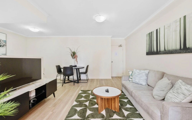 Spacious 1bdr Fast Wi-fi Near RAC Arena
