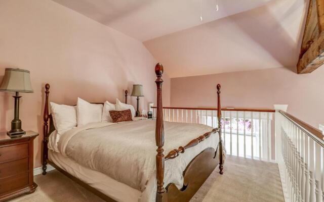 School House Bed and Breakfast C.1859