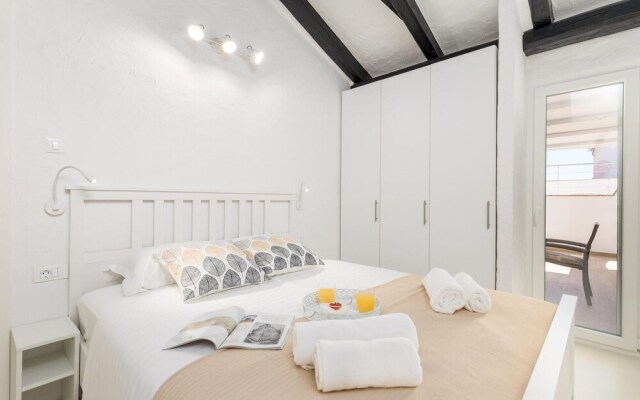 Awesome Home in Lopar with Hot Tub, WiFi & 2 Bedrooms