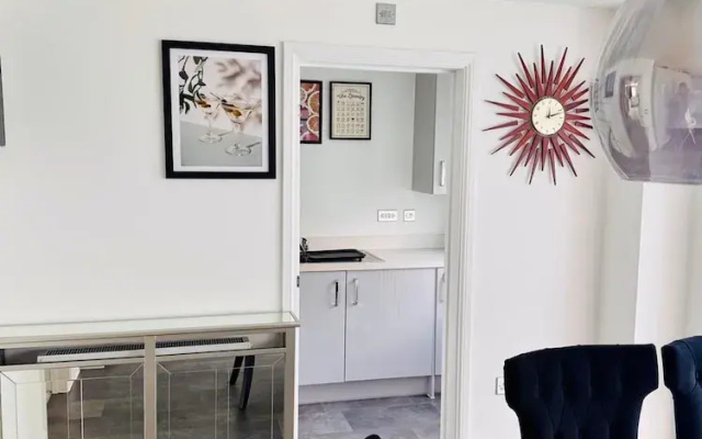 Luxurious Majestic 4 Bedroom- Free Parking