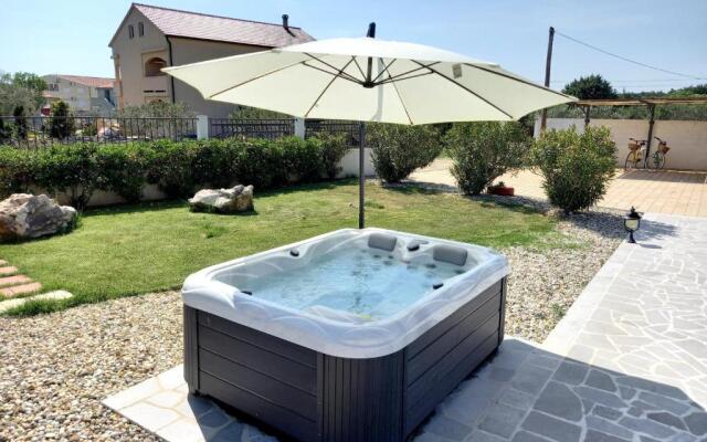 Lux stone house with pool, jacuzzi, sauna near beach