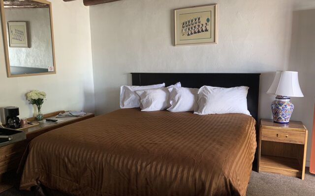 Cottonwood Court Motel
