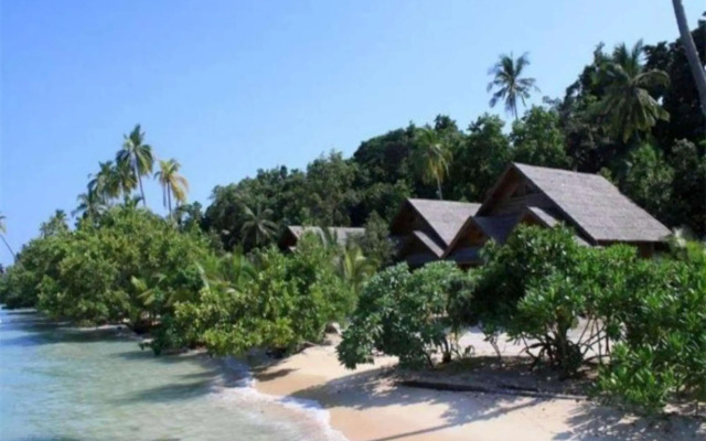 Wakatobi Patuno Diving & Beach Resort